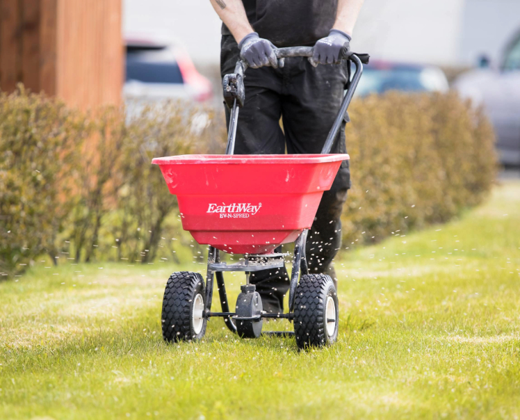 Áburður á gras Hreinir Garðar